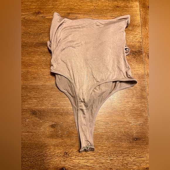 L’Academie Delphine Thong Bodysuit - Picture 5 of 6